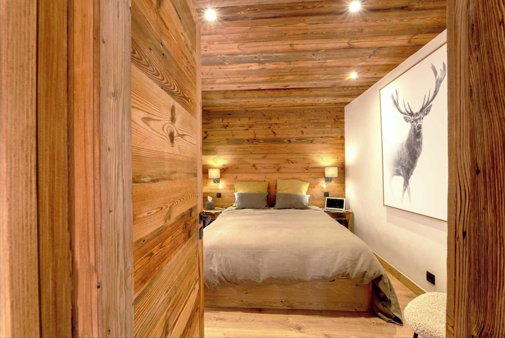 Modern 2 Bedroom Apartment, Close to ski Lifts view 2