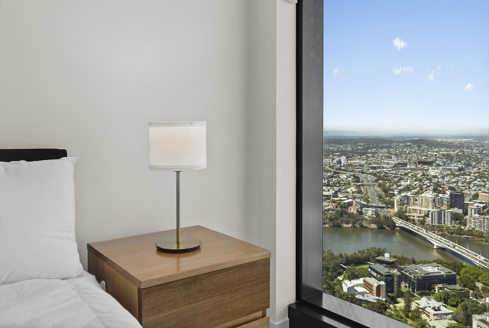 Panoramic Views Apartment & High-rise Pool and Gym