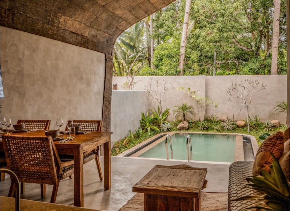 Villa with pool in an ecovillage Nido Fi
