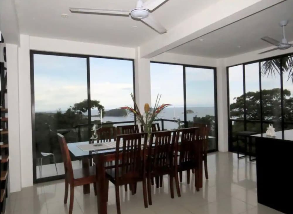 Casa con espectacular vista al mar