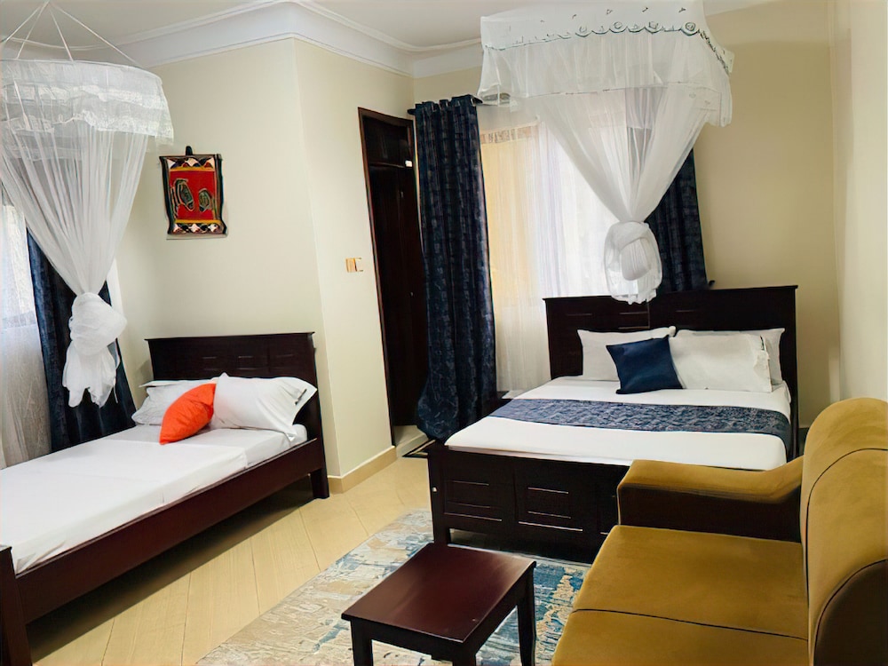 J&L Safari Suites view 3