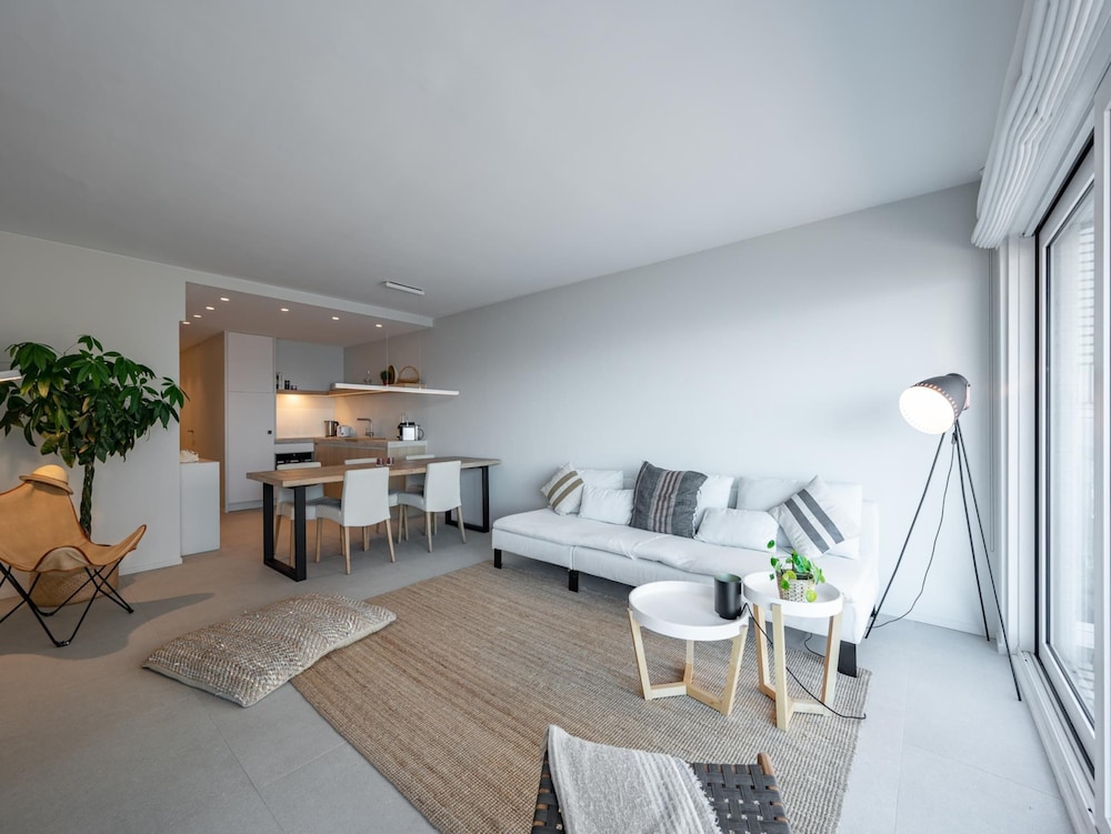 Apartment by the Beach With Stunning Sea View