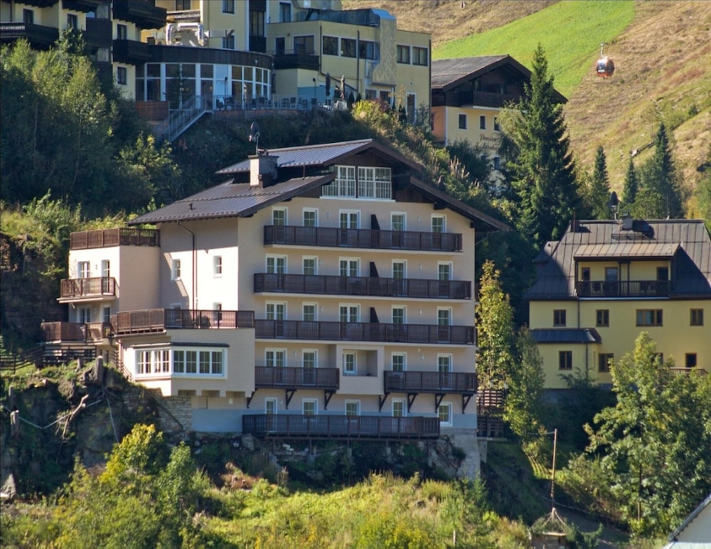 Apartment in Bad Gastein Near Ski Lifts