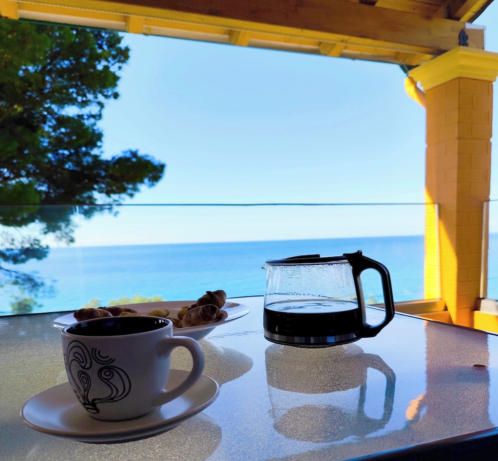 La Casa di Kosta Luxury Apartment, Kontogialos Beach, sea Views