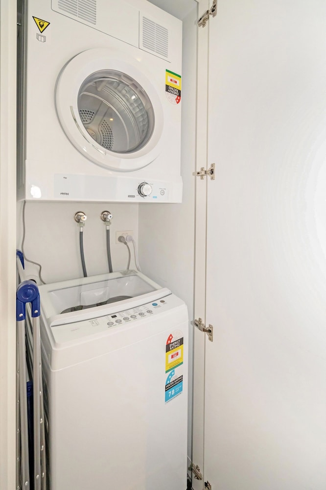Idyllic 1-bed Near Popular Shopping Streets