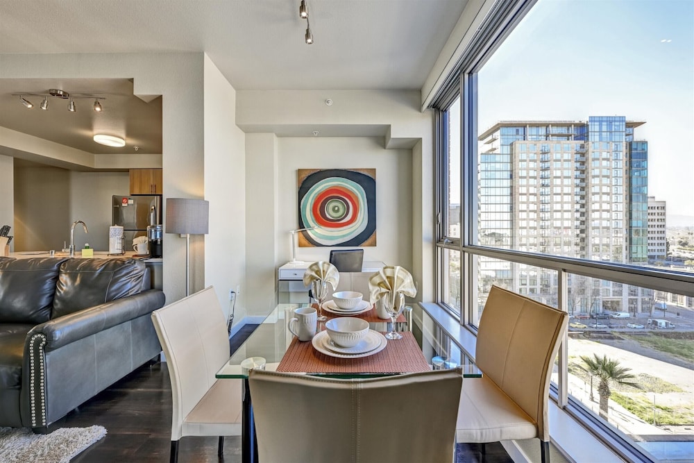Global Luxury Suites at Woodbury