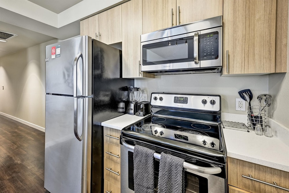 Global Luxury Suites at Woodbury