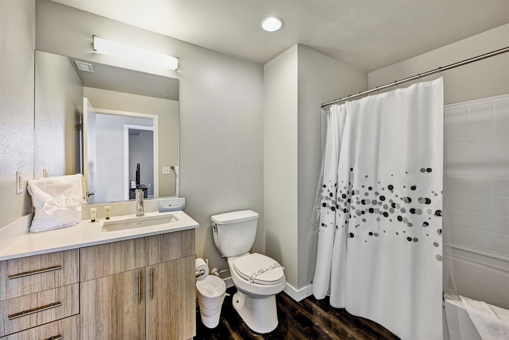 Global Luxury Suites at Woodbury