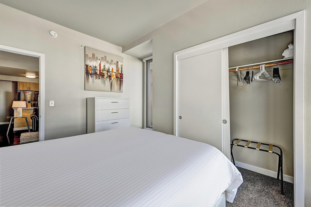 Global Luxury Suites at Woodbury