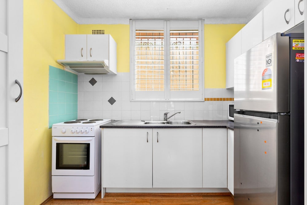 Convenient Studio in Trendy Inner-city Suburb