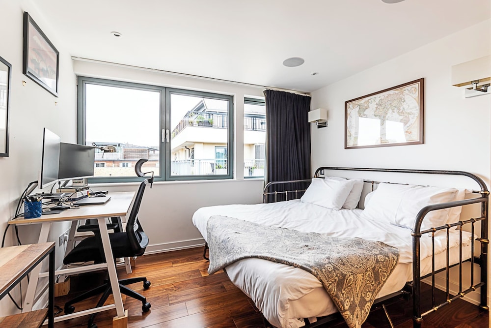 Modern Haven With Terrace View & Urban Charm