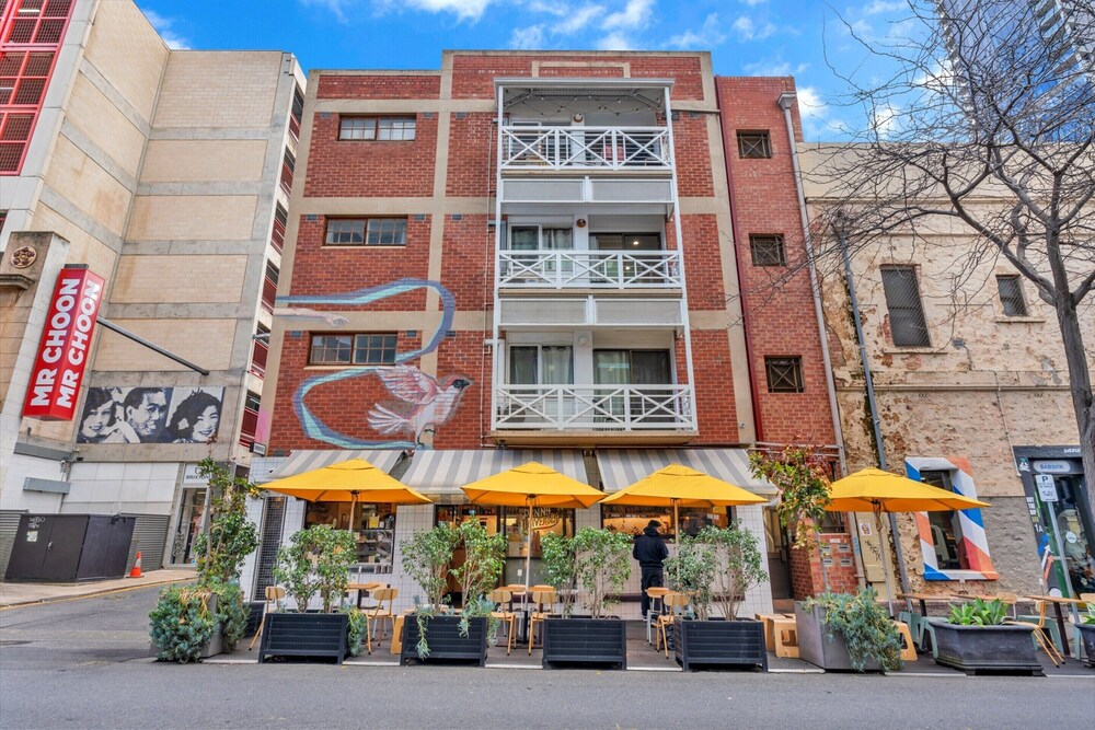 Bright 1-bed Unit With Balcony in Central Adelaide