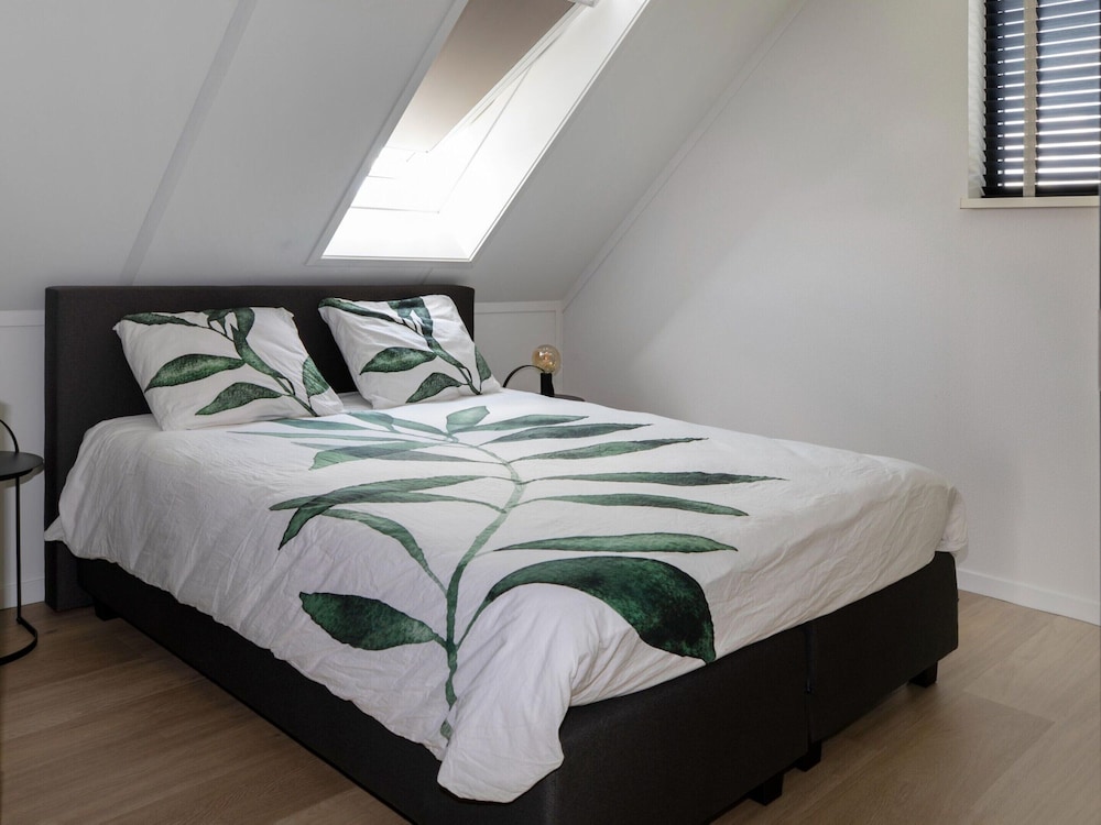 Beautiful Villa With Spacious Garden