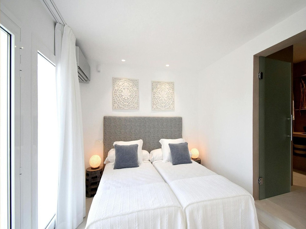 Magnificent Villa With Heated Pool