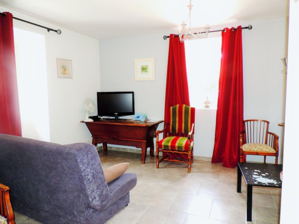 Authentic Stone Mas Retreat