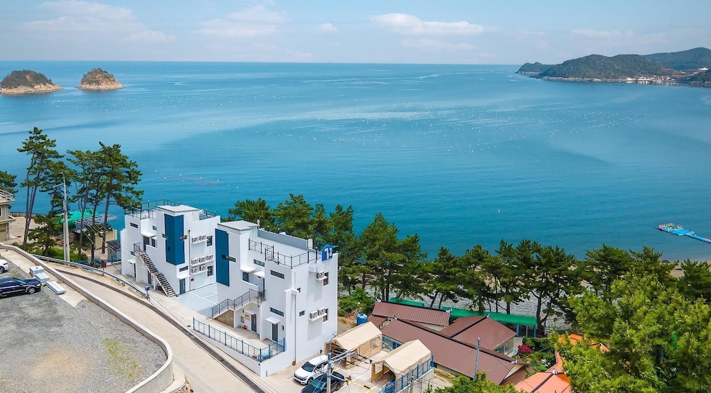 Yeosu Sea&blue Family Pension