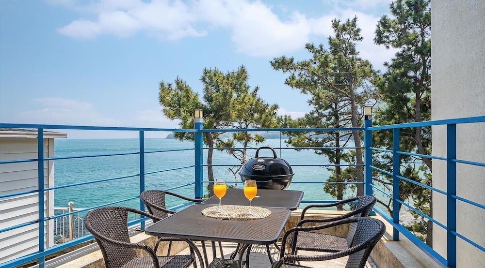 Yeosu Sea&blue Family Pension