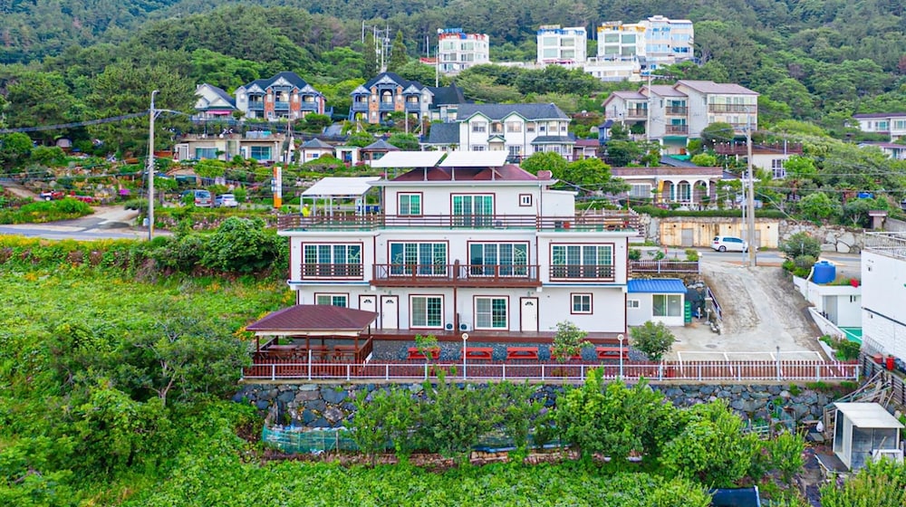 Geoje Mangyang Pension view 3