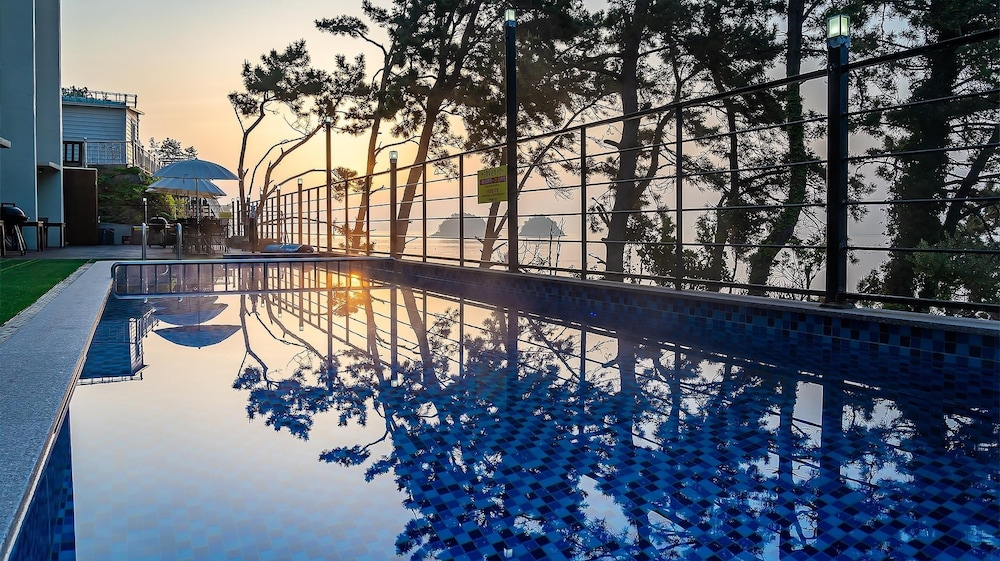 Yeosu Sea&blue Family Pension