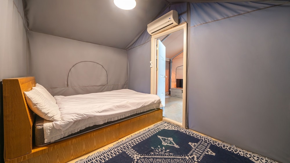 Gapeyong Fourseason Pet Glamping Caravan