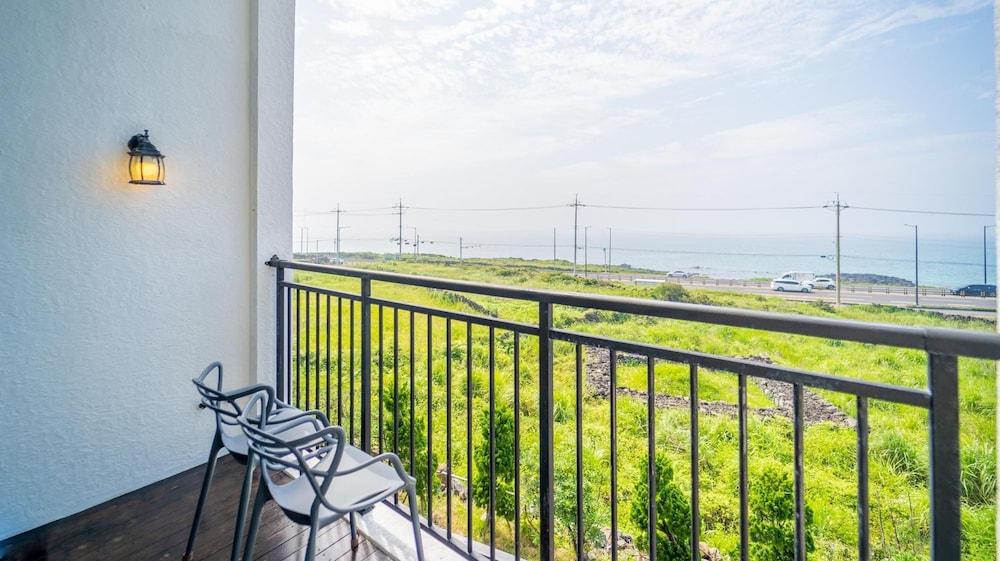 Jeju Jeobadae Nuwo view 3