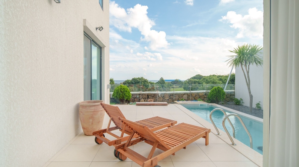 Jeju Stay Eden Dokche Poolvila Pension view 2