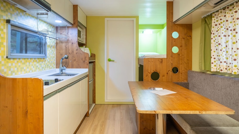 Gapeyong Fourseason Pet Glamping Caravan