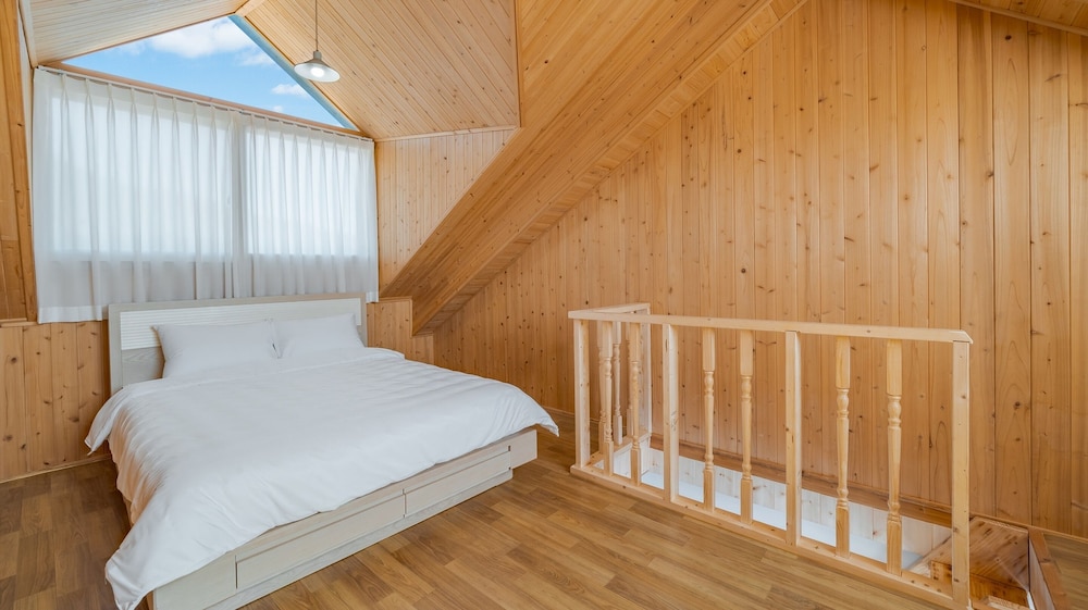 Yeongheungdo Rainbow Ocean View Pension