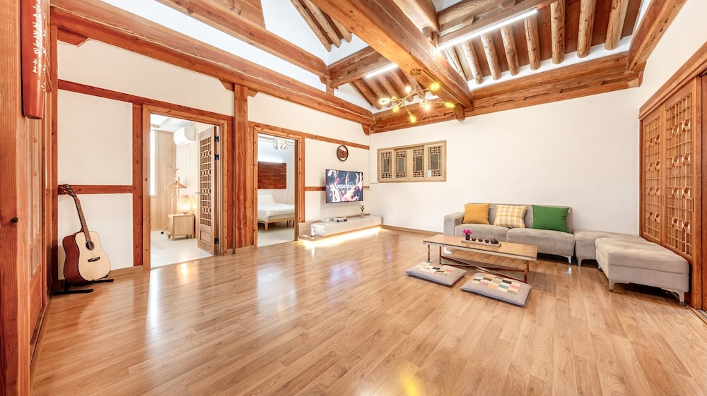 Yeosu Elon Pension