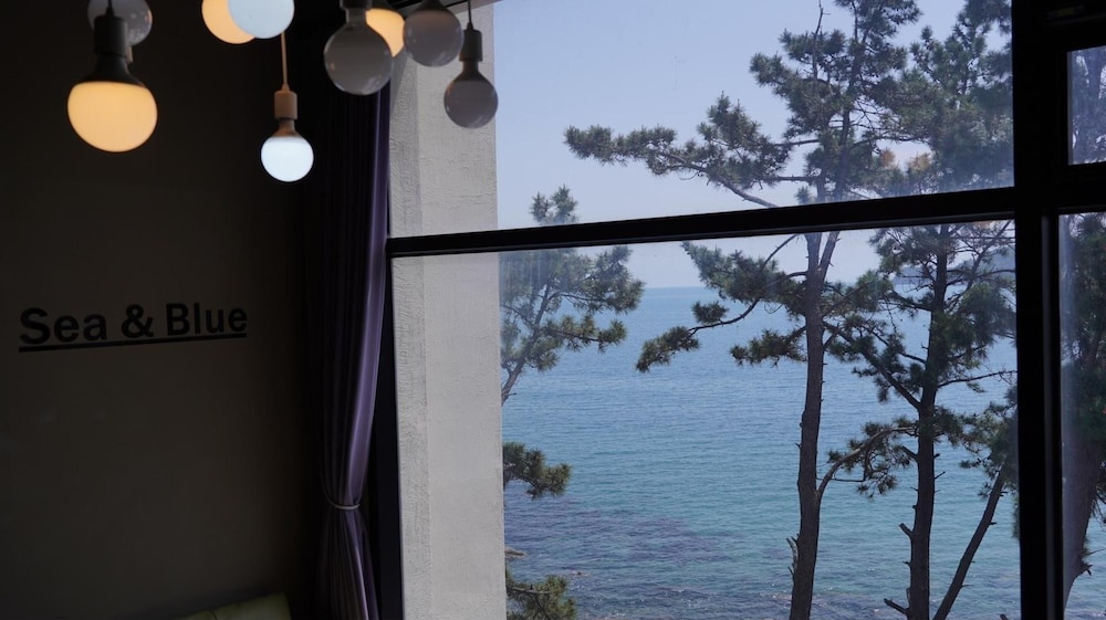 Yeosu Sea&blue Family Pension
