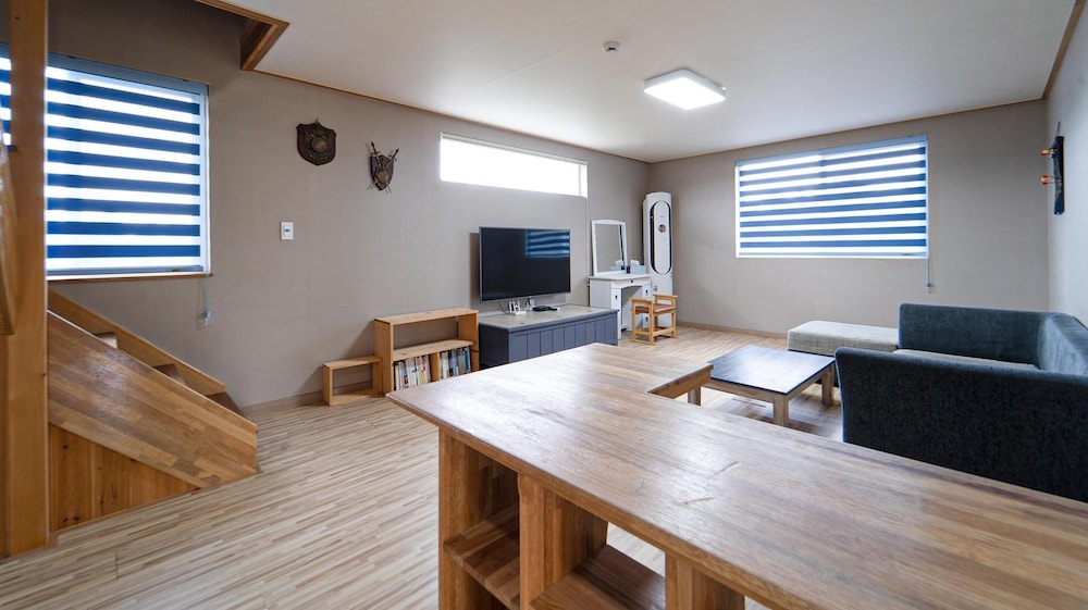 Seogwipo Haemil Dokchae Pension