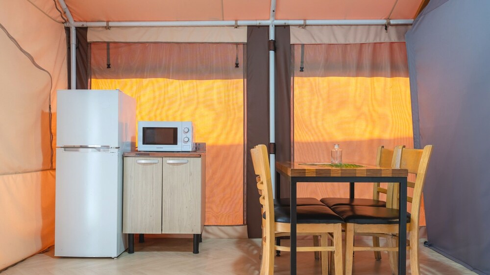 Gapeyong Fourseason Pet Glamping Caravan