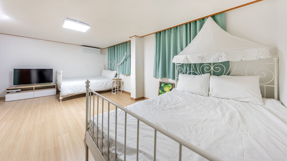 Gapyeong Noksu Valley Pet Group Pension