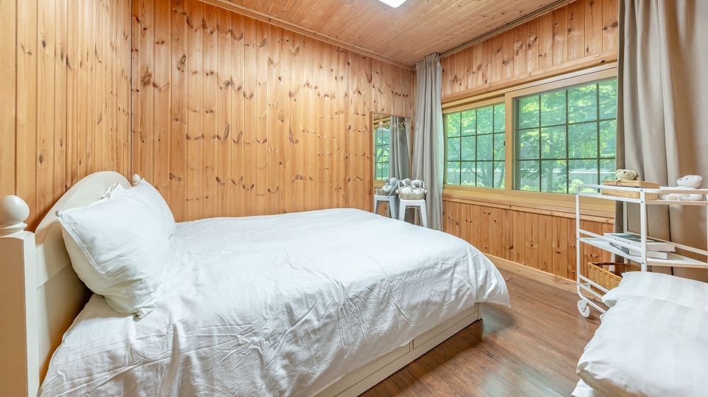 Gapyeong Noksu Valley Pet Group Pension