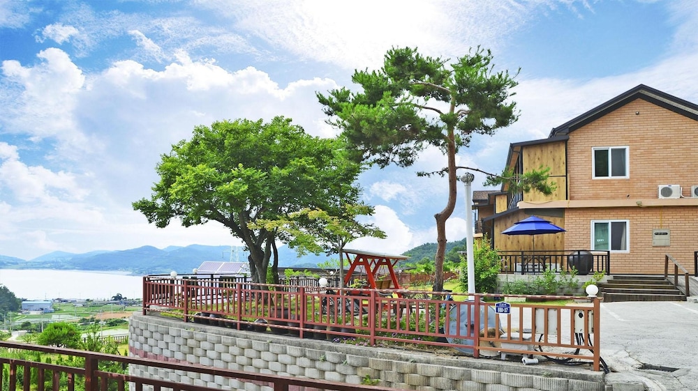 Yeosu Hwangto Pension