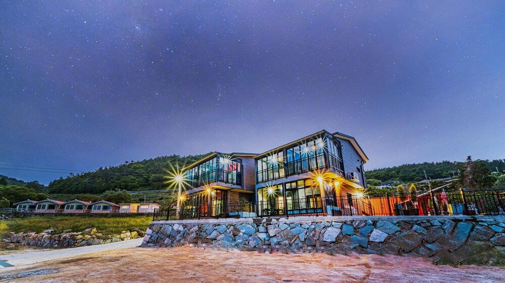 Namhae Yanghwa Seaside Pension