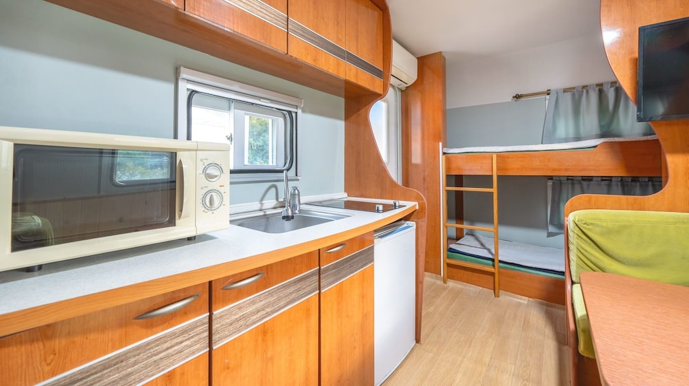 Gapeyong Fourseason Pet Glamping Caravan