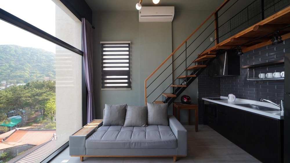 Yeosu Sea&blue Family Pension