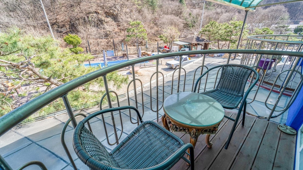 Gapyeong Pulkkot Pension view 2