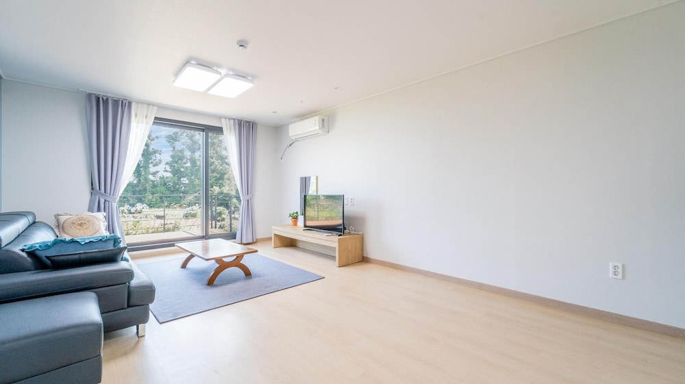 Jeju Chunjane Pension view 3