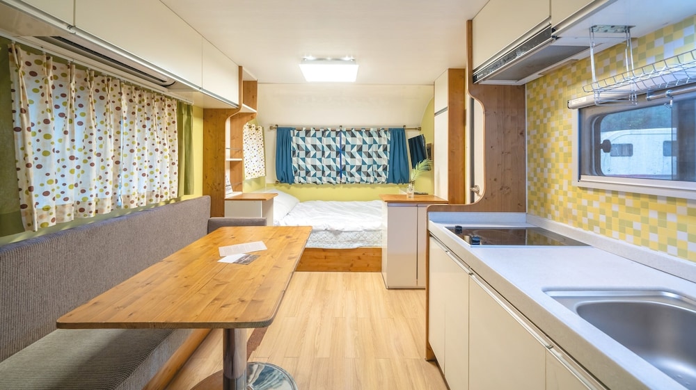 Gapeyong Fourseason Pet Glamping Caravan