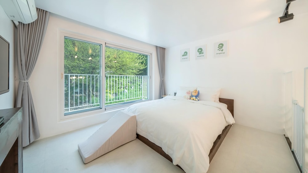 Gapyeong Dangdangi Pet Poolvilla Blue