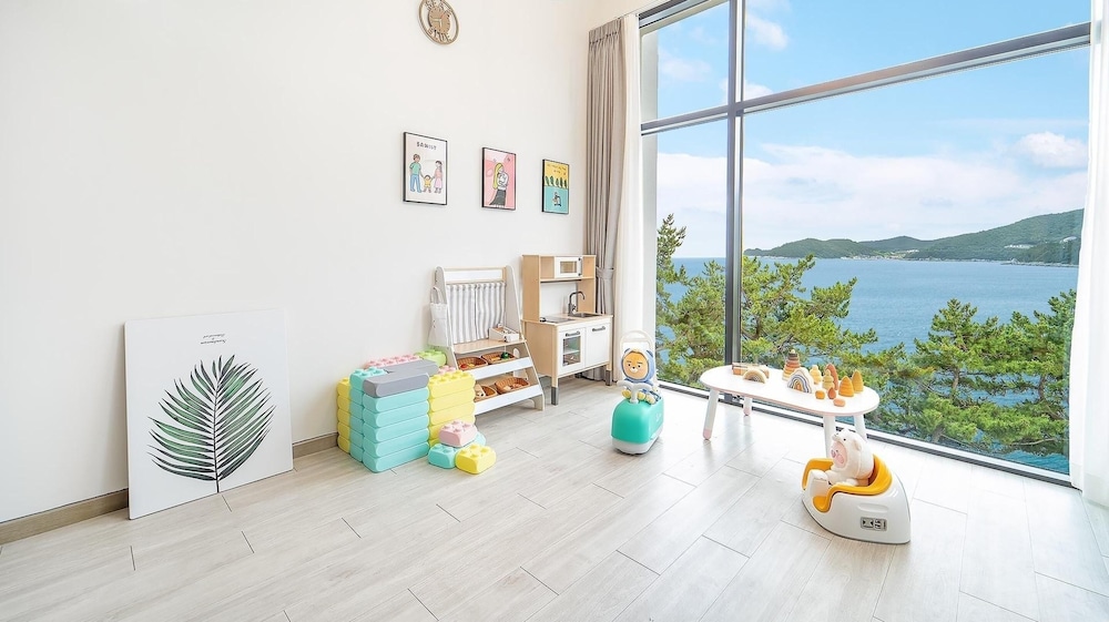 Yeosu Sea&blue Family Pension