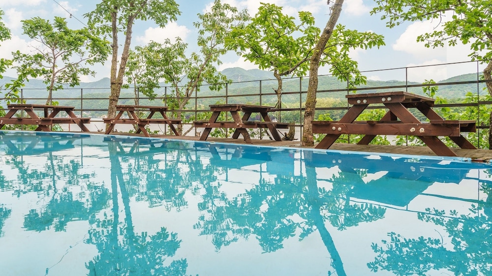 Gapyeong Nami Island Pet-friendly Spa Pe