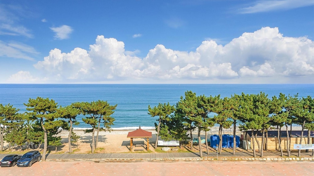 Baradeon Bada Pension, Yangyang