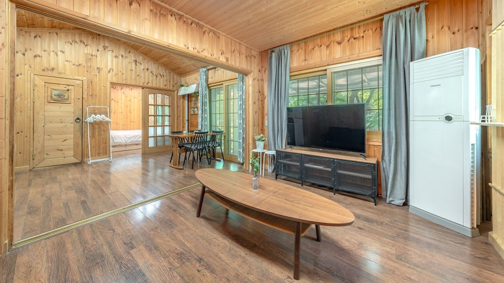 Gapyeong Noksu Valley Pet Group Pension