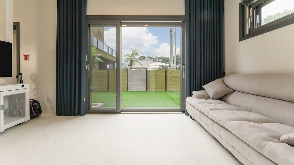 Taean Aloha Oe Pet Pool Villa