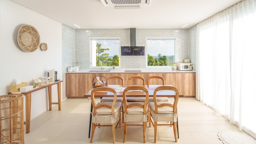 Jeju Stay Eden Dokche Poolvila Pension view 5