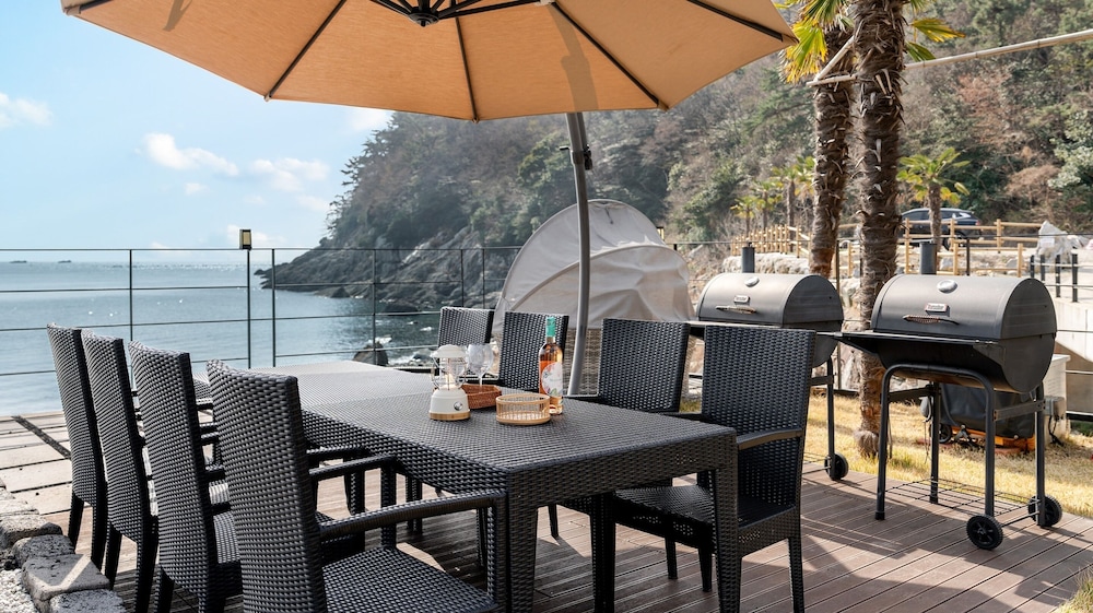 Namhae Orosy Bada Pool Villa & Pension
