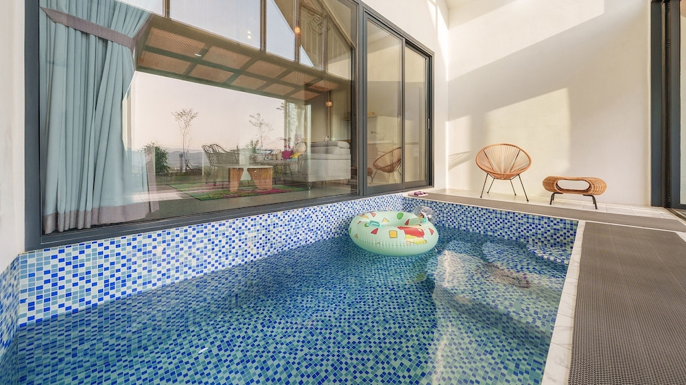 Gyeongju Rose Breeze Pool Villa Pension